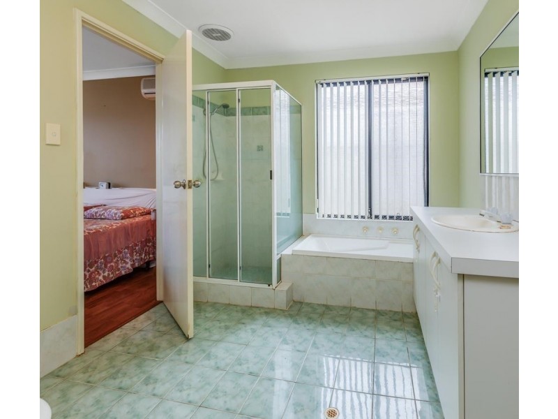 2/200 Burslem Drive, Maddington WA 6109