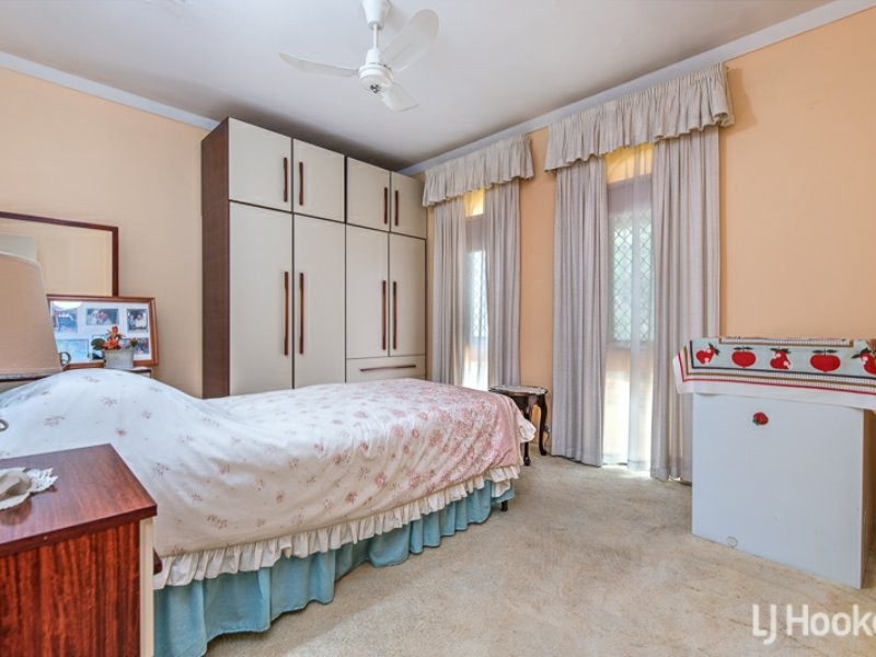 8 Debenham Street, Thornlie WA 6108