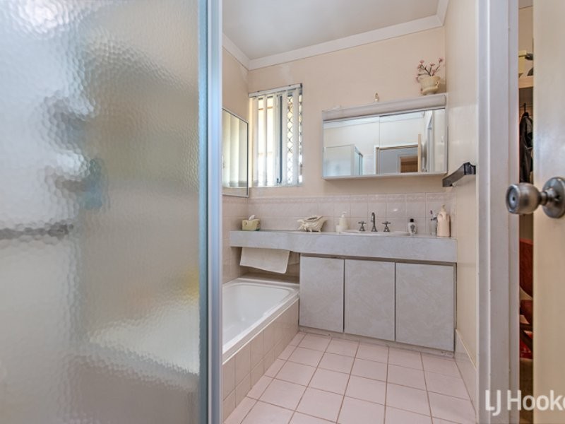 8 Debenham Street, Thornlie WA 6108