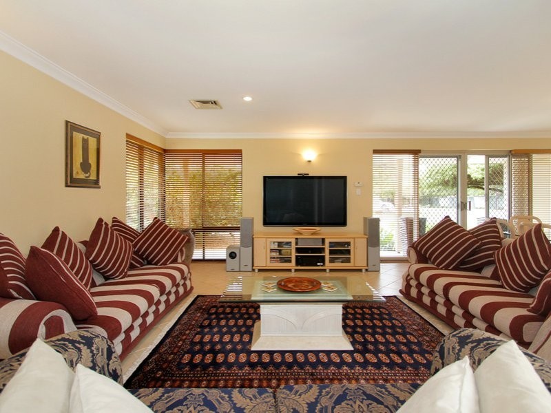 11 Passmore Street, Southern River WA 6110