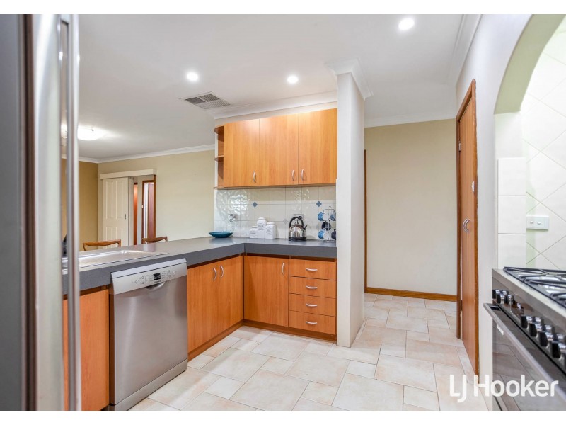 25 Hughenden Drive, Thornlie WA 6108