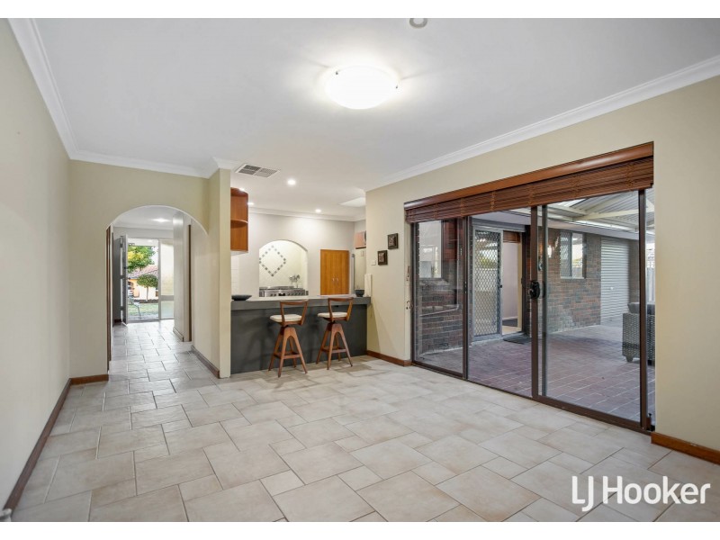 25 Hughenden Drive, Thornlie WA 6108