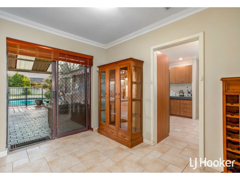 25 Hughenden Drive, Thornlie WA 6108