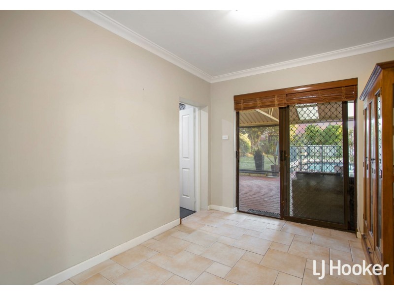25 Hughenden Drive, Thornlie WA 6108