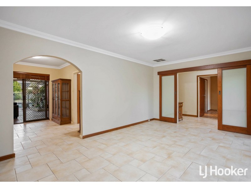 25 Hughenden Drive, Thornlie WA 6108