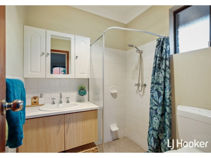 25 Hughenden Drive, Thornlie WA 6108
