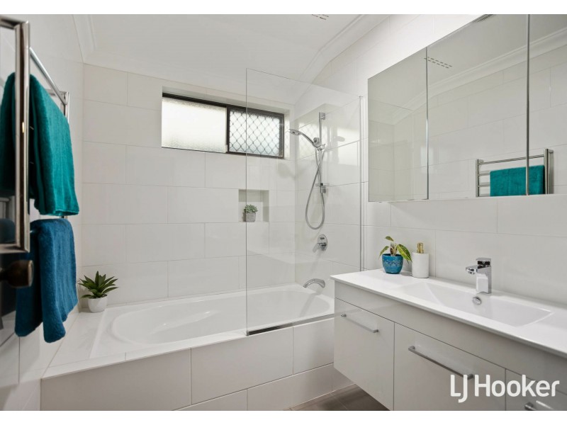 25 Hughenden Drive, Thornlie WA 6108
