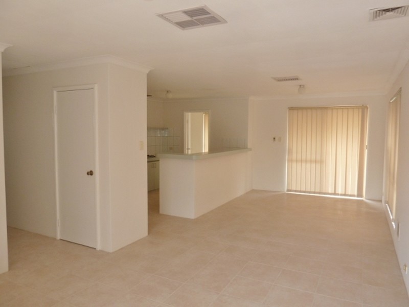 8/39 Spring Road, Thornlie WA 6108