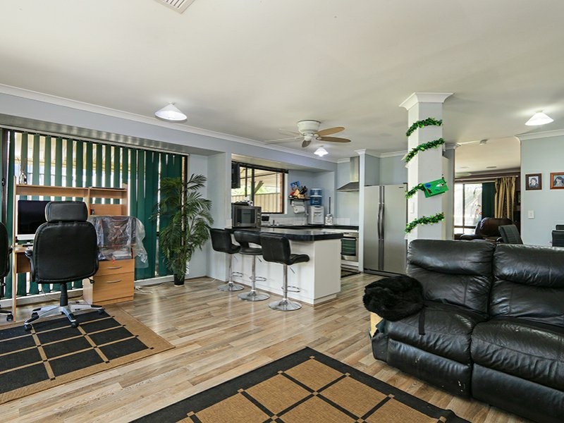 101 Braemore Street, Seville Grove WA 6112