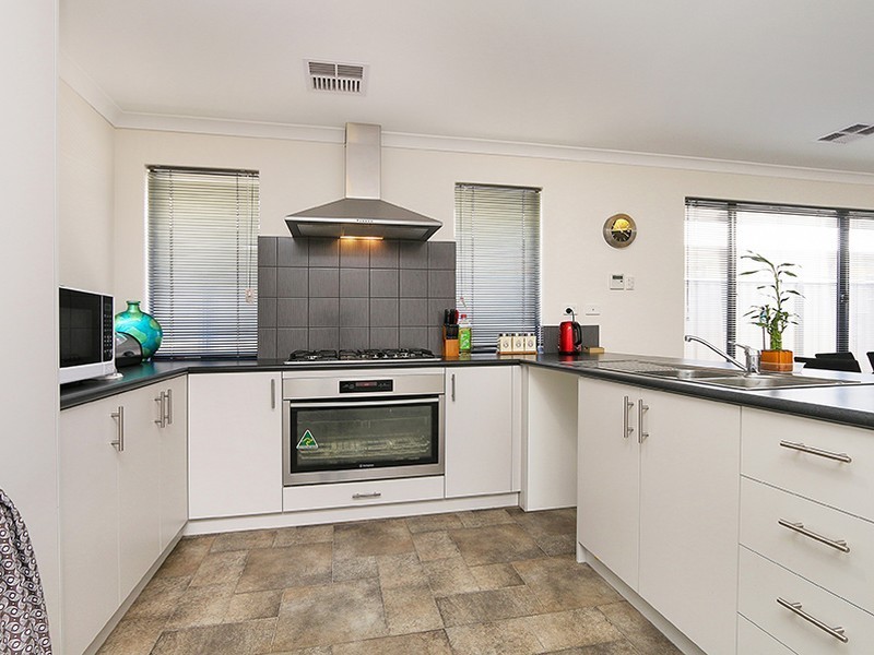 36 Villatella Gardens, Piara Waters WA 6112