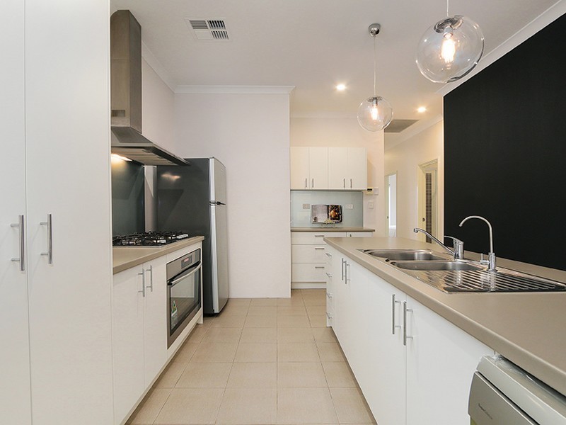 7 Pegus Way, Piara Waters WA 6112