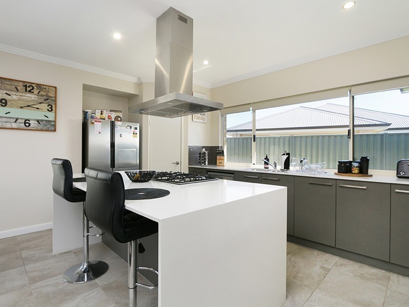 6 Carbeen View, Piara Waters WA 6112