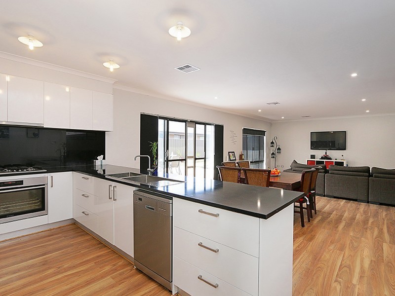 3 Appleton Road, Piara Waters WA 6112