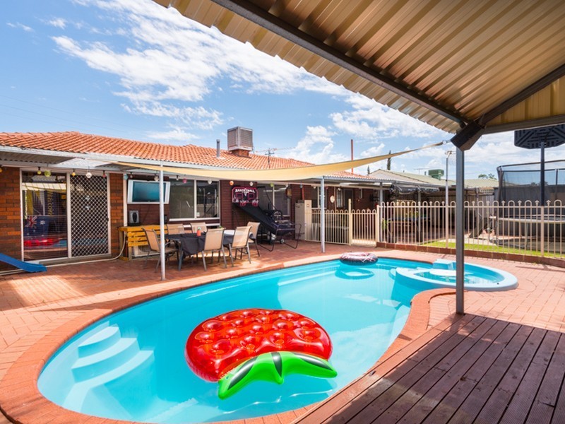4 Whiteman Street, Thornlie WA 6108