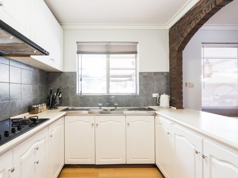 4 Whiteman Street, Thornlie WA 6108