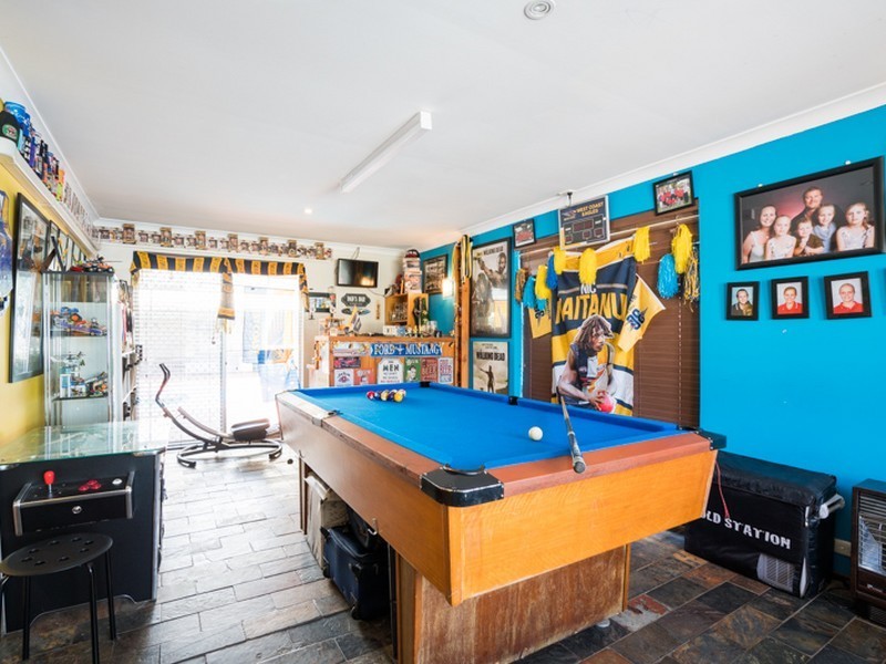 4 Whiteman Street, Thornlie WA 6108