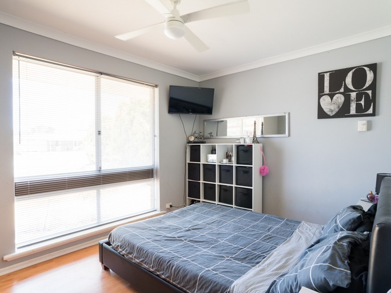 4 Whiteman Street, Thornlie WA 6108