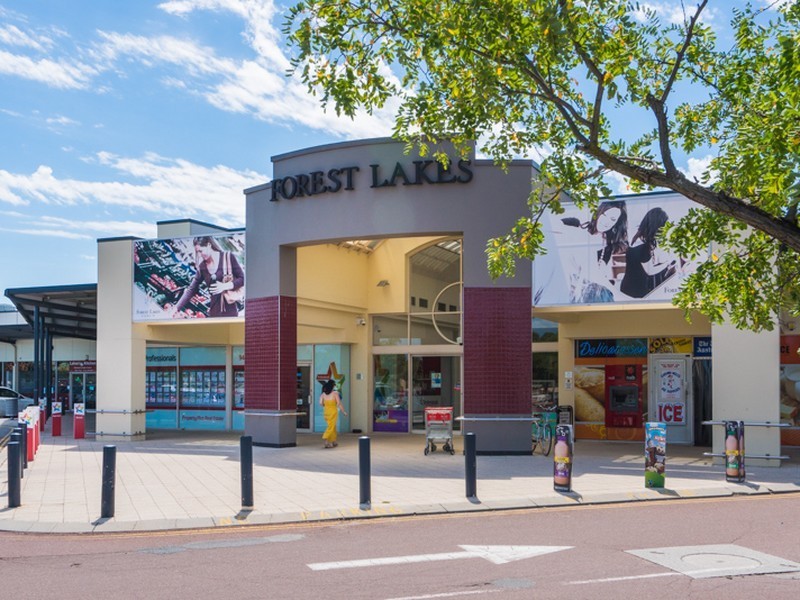 4 Whiteman Street, Thornlie WA 6108