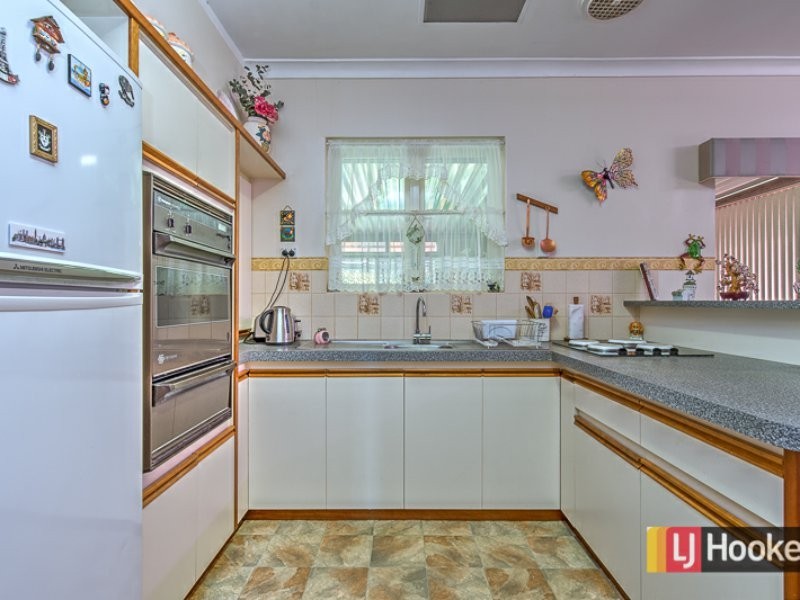 43 Berehaven Avenue, Thornlie WA 6108