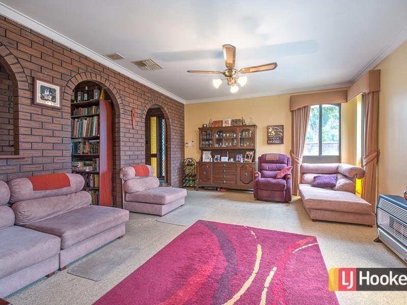 26 Grenadier Drive, Thornlie WA 6108