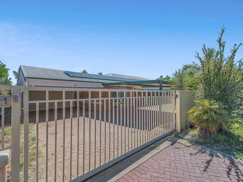 21 Lydiard Retreat, Canning Vale WA 6155