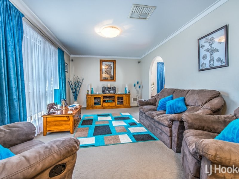 26 Lyrebird Way, Thornlie WA 6108