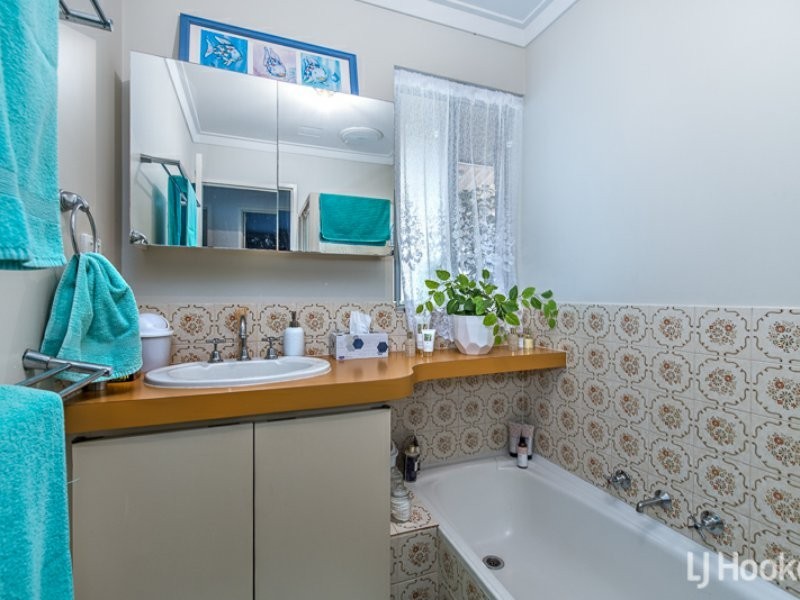 26 Lyrebird Way, Thornlie WA 6108