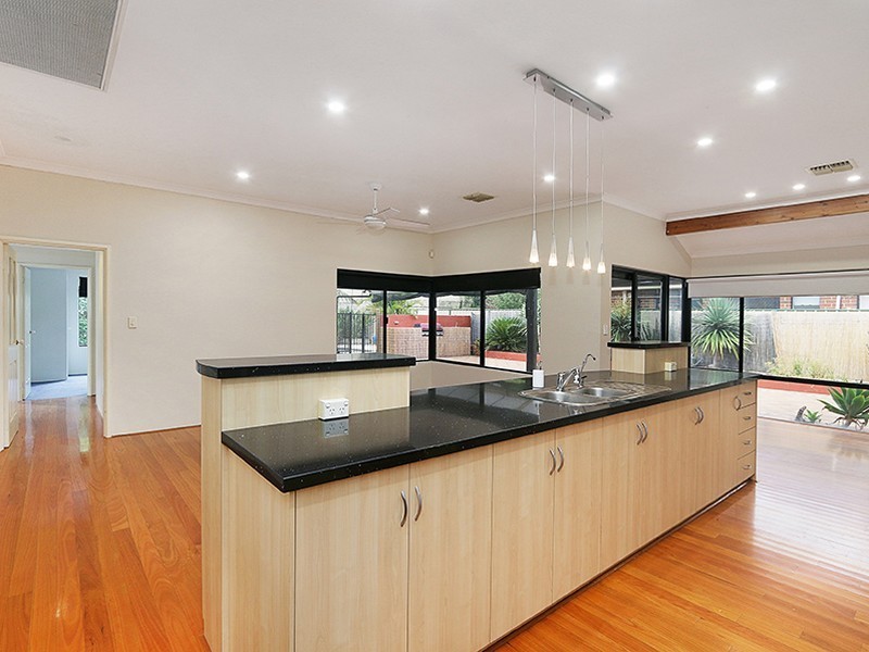 4 Buscot Close, Canning Vale WA 6155