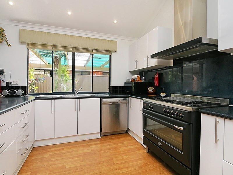 9 Waterview Parade, Southern River WA 6110