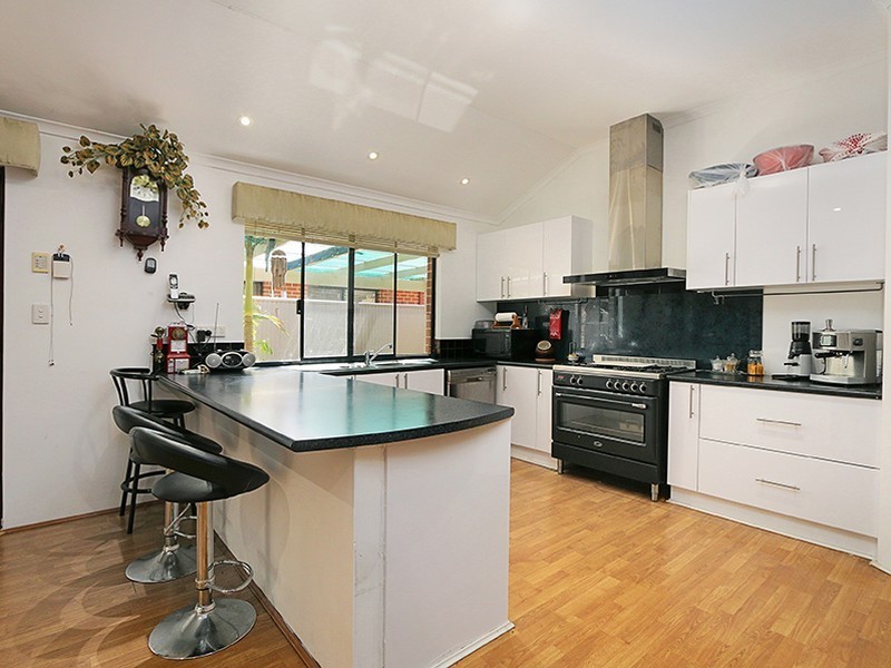 9 Waterview Parade, Southern River WA 6110