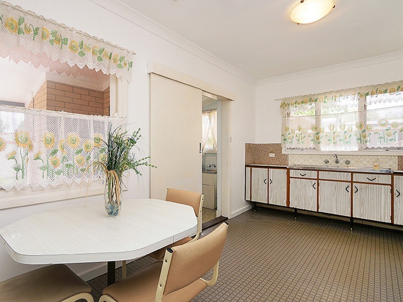 4 Coops Avenue, Thornlie WA 6108