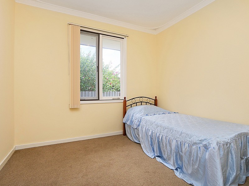 4 Coops Avenue, Thornlie WA 6108