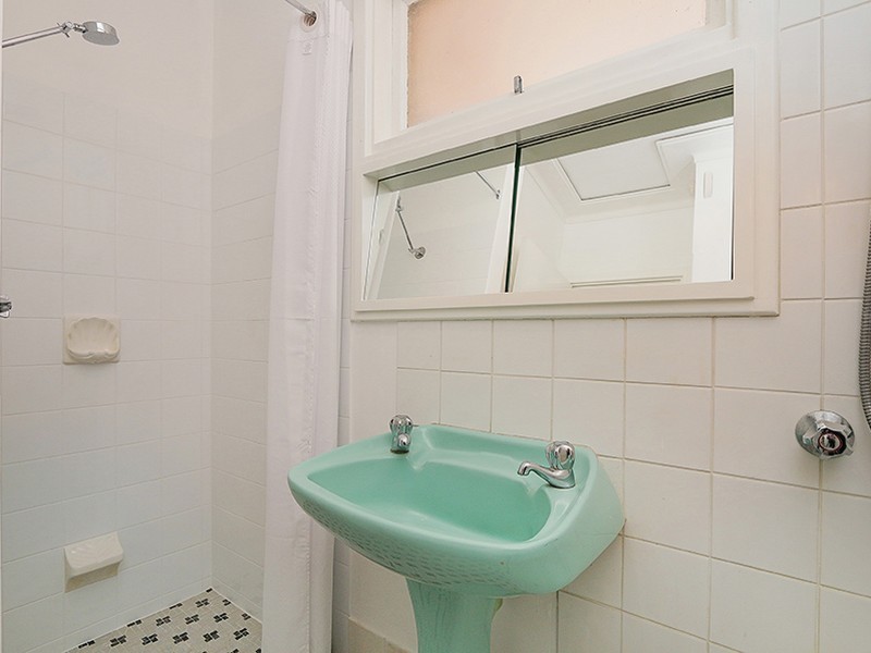 4 Coops Avenue, Thornlie WA 6108