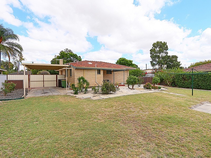 4 Coops Avenue, Thornlie WA 6108