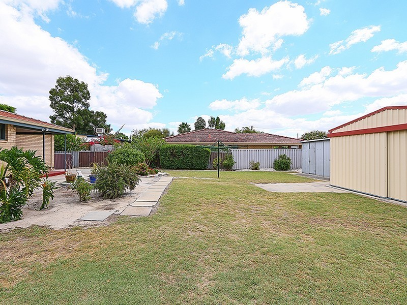 4 Coops Avenue, Thornlie WA 6108