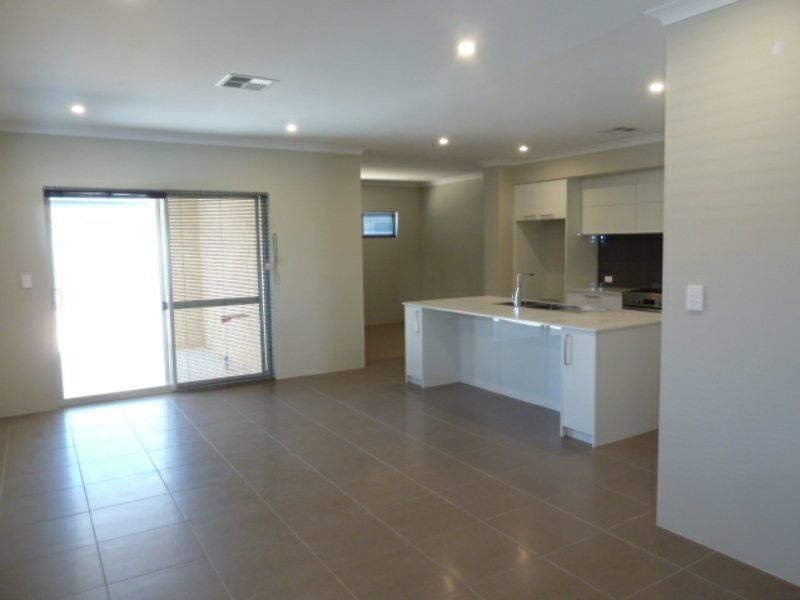 7 Macadamia Loop, Piara Waters WA 6112
