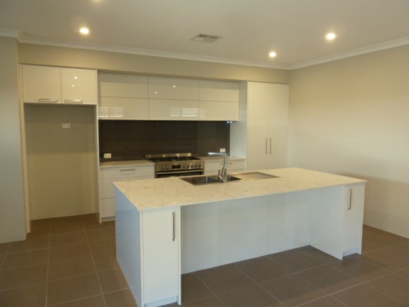 60 Fernleaf Loop, Piara Waters WA 6112