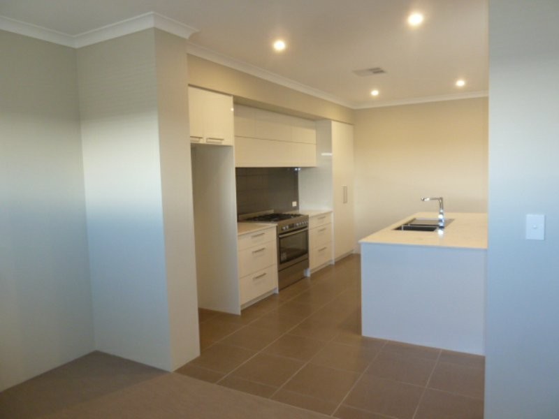 60 Fernleaf Loop, Piara Waters WA 6112