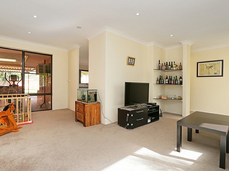 18 Florey Place, Huntingdale WA 6110