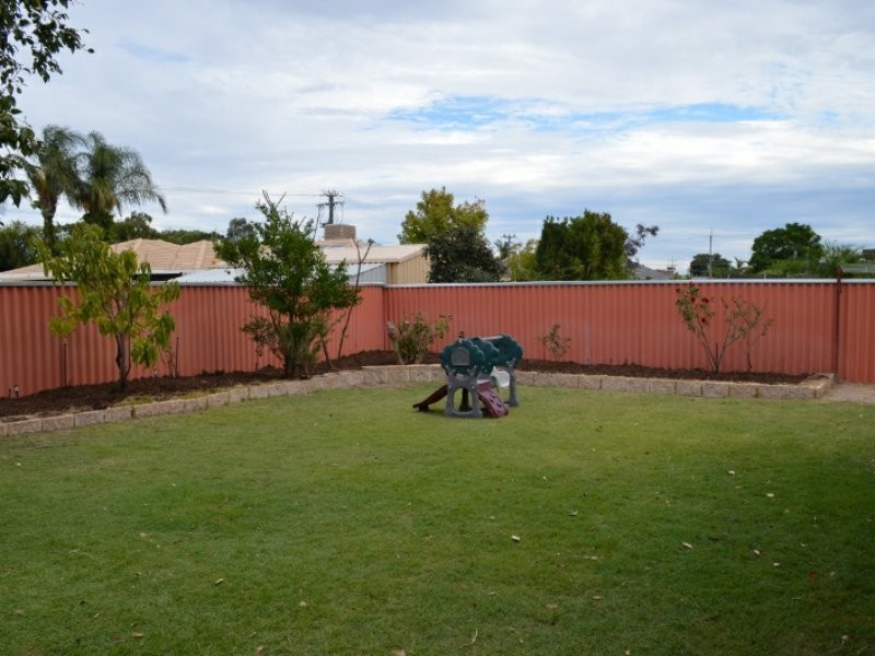 18 Florey Place, Huntingdale WA 6110