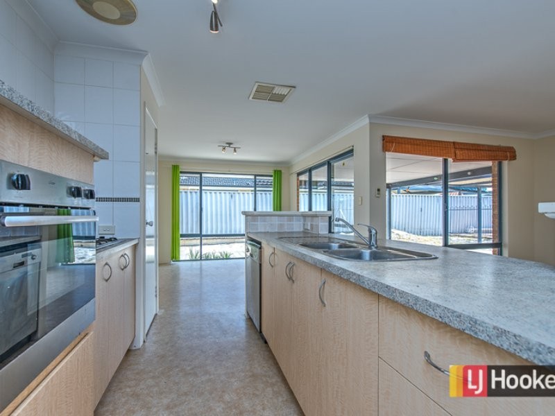 9 Autumn Crescent, Thornlie WA 6108