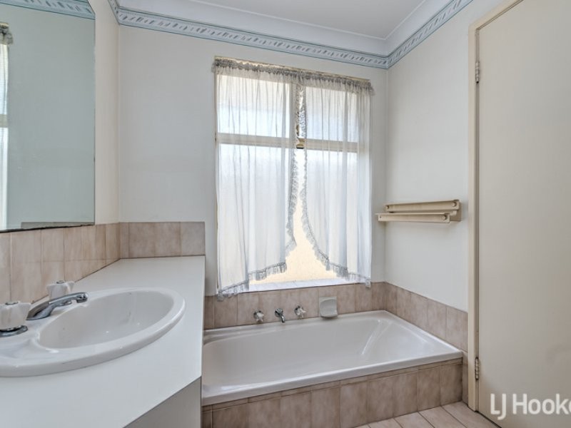 13 Majestic Court, Thornlie WA 6108