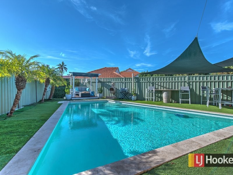 1 Bindoon Loop, Huntingdale WA 6110