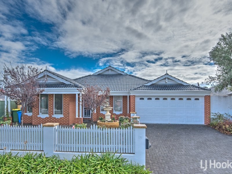 15 Merlin Way, Wattle Grove WA 6107