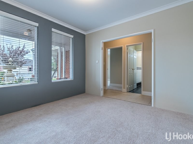 15 Merlin Way, Wattle Grove WA 6107