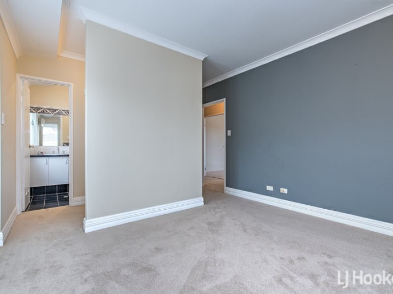 15 Merlin Way, Wattle Grove WA 6107