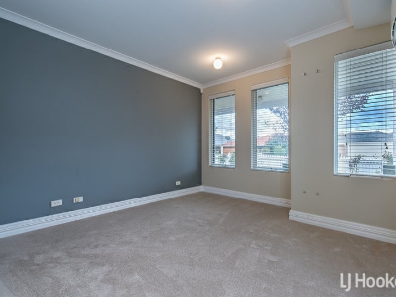 15 Merlin Way, Wattle Grove WA 6107