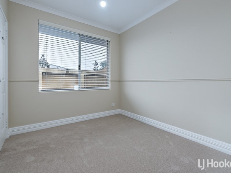 15 Merlin Way, Wattle Grove WA 6107