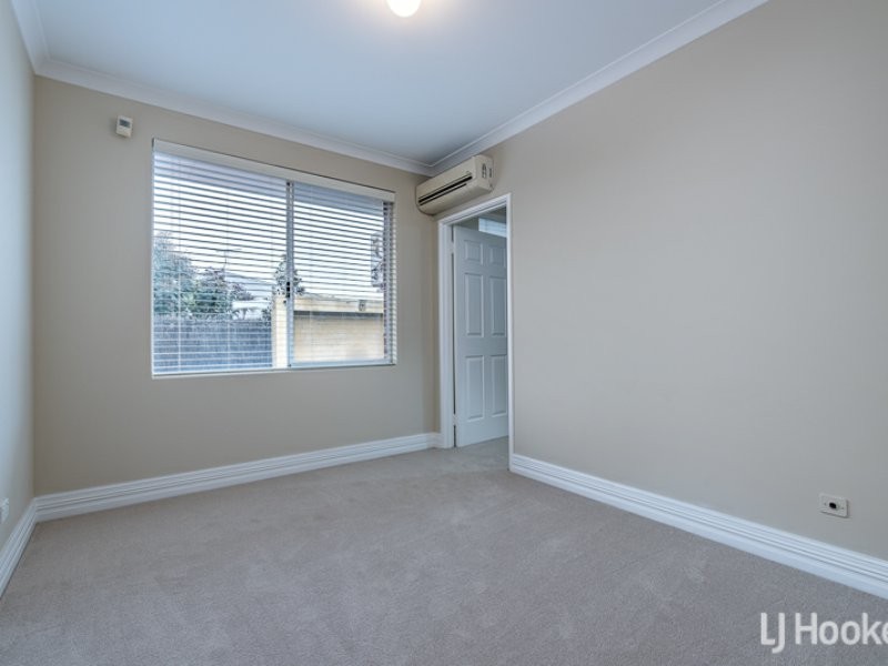 15 Merlin Way, Wattle Grove WA 6107