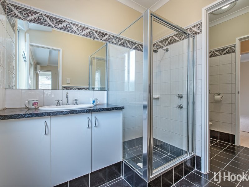 15 Merlin Way, Wattle Grove WA 6107